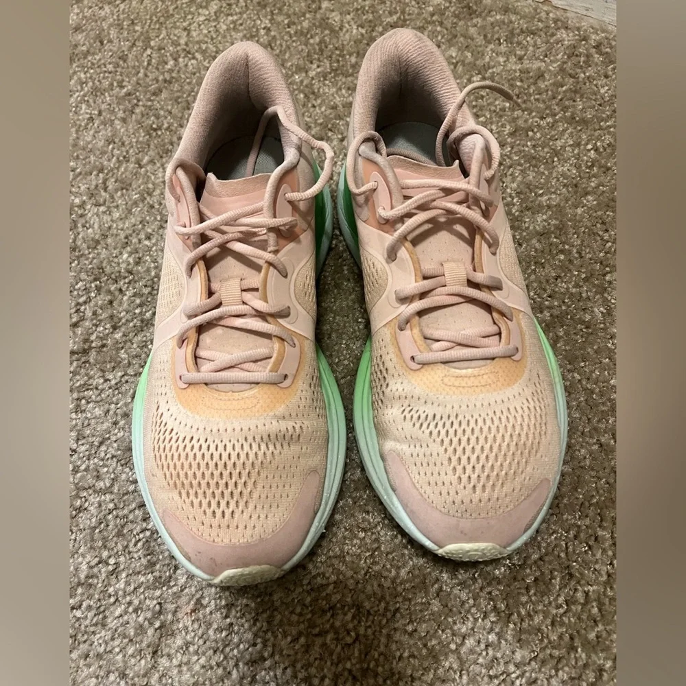 Lululemon BlissFeel‎ run sneaker 8.5
